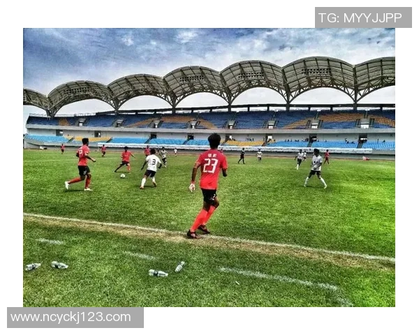 重庆足球队耐力变革引发热议球迷期待新篇章的崛起与突破