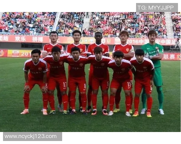 成都排球队以92分领跑杯赛积分榜展现强劲实力与团队合作精神